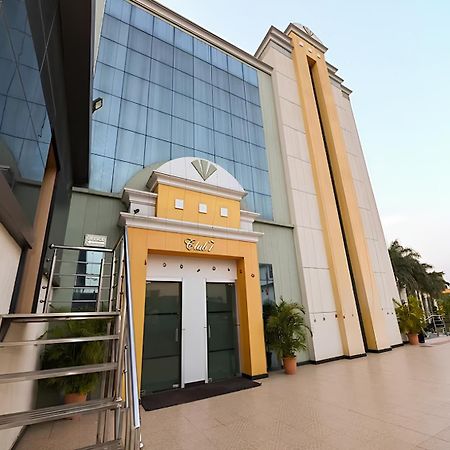 Club 7 Resort And Banquets Барели Экстерьер фото