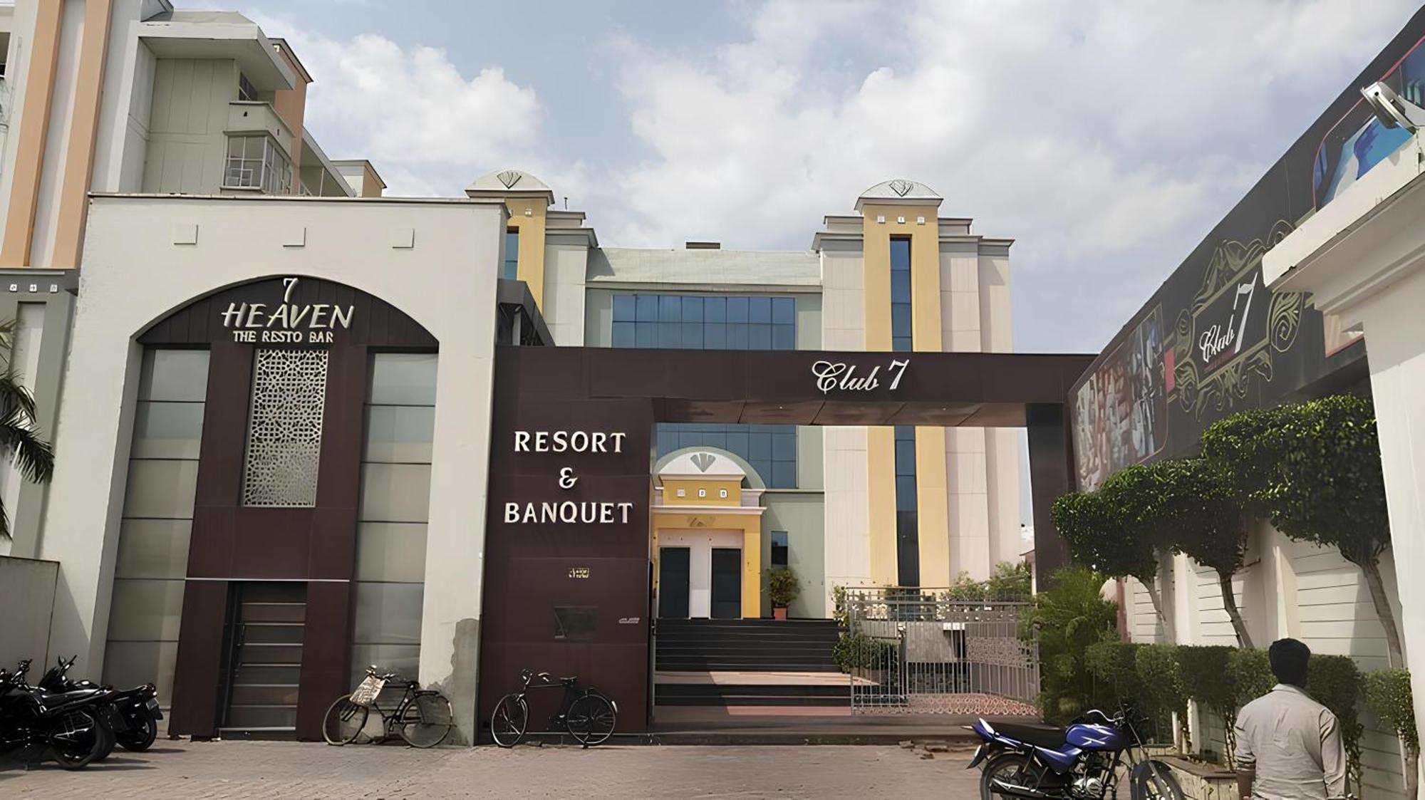 Club 7 Resort And Banquets Барели Экстерьер фото