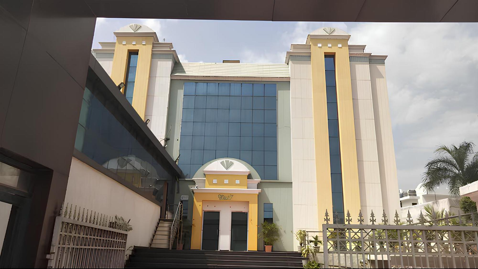 Club 7 Resort And Banquets Барели Экстерьер фото